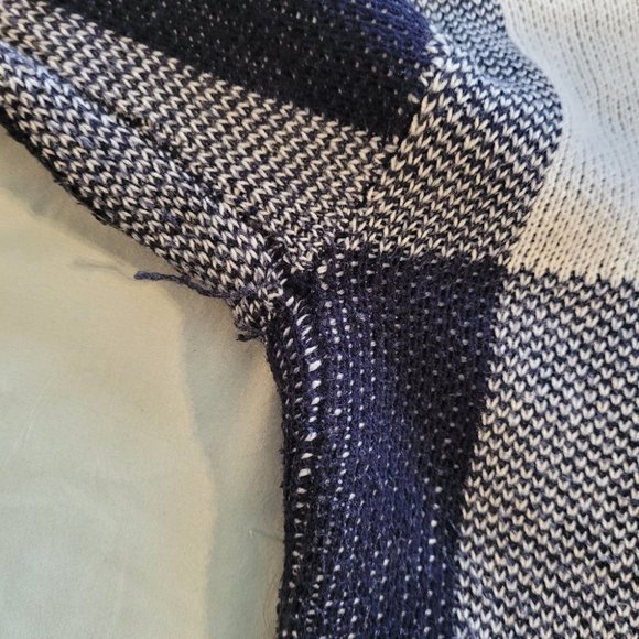 1X Old Navy Blue & White Checkered Sweater - Picture 6 of 10